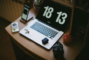 Laptop displaying a clock interface, symbolizing Swiss working hours