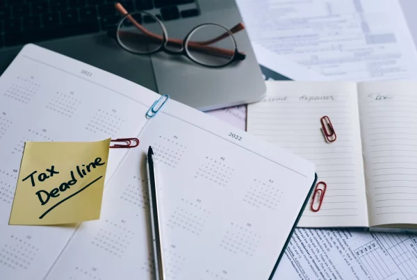 Swiss payroll tax form alongside a payroll deadline calendar, illustrating employer tax filing obligations, salary processing schedules, and payroll compliance requirements in Switzerland.