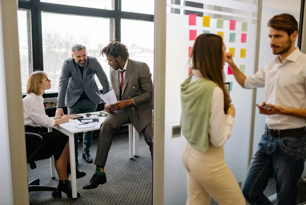 Professional HR consultant in Switzerland discussing workforce strategy