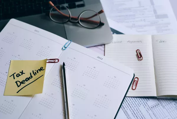 Swiss payroll tax form alongside a payroll deadline calendar, illustrating employer tax filing obligations, salary processing schedules, and payroll compliance requirements in Switzerland.