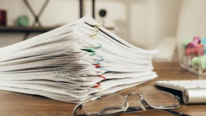 Attestation de salaire annuelle suisse indiquant le salaire annuel d'un salarié, le détail de ses revenus et les informations relatives à l'employeur