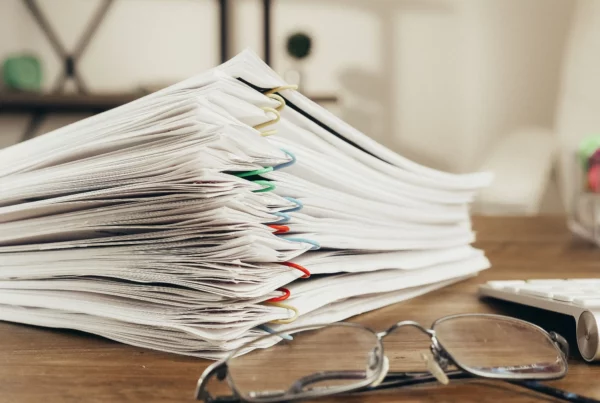 Attestation de salaire annuelle suisse indiquant le salaire annuel d'un salarié, le détail de ses revenus et les informations relatives à l'employeur