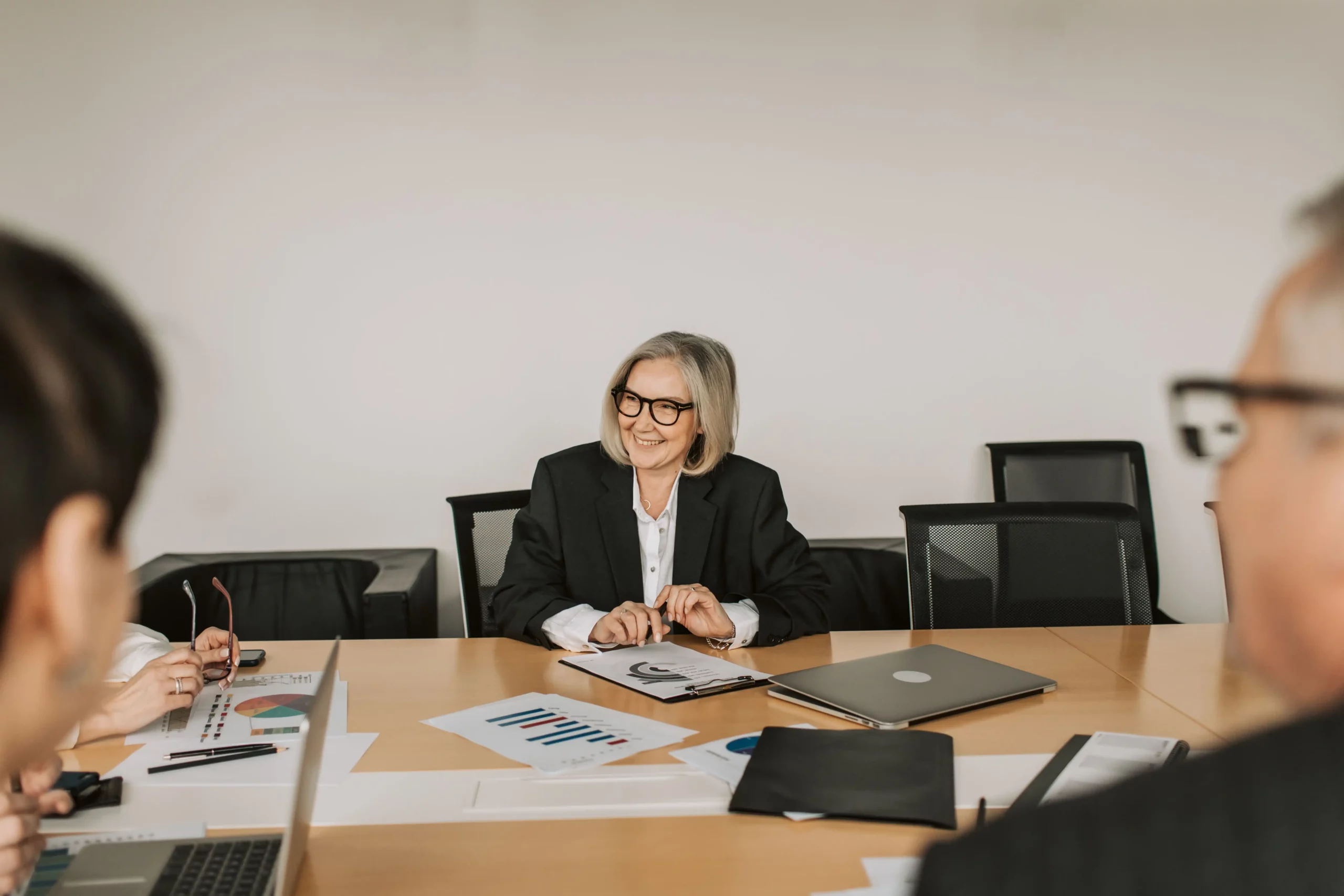 Responsable de la paie en Suisse, chargé de superviser les salaires des employés, le traitement de la paie, les retenues fiscales et les cotisations sociales, dans le respect de la réglementation suisse.